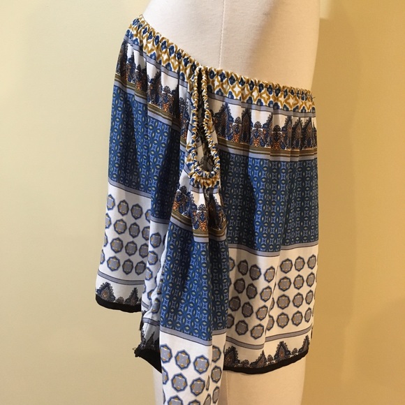 💥 CLEARANCE Off Shoulder Geo Print Cropped Blouse - Picture 7 of 8